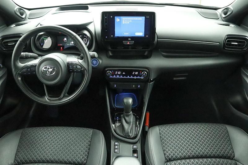Occasion Toyota Yaris Hybrid Executive 116 PK (85 kW) 2024 Blauw Hatchback