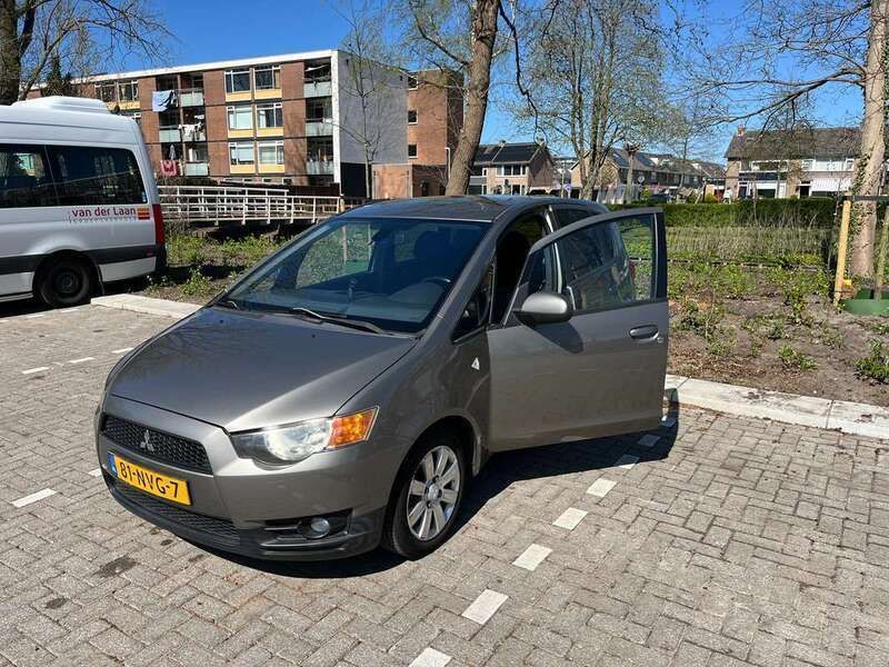 Grijs Gebruikt 2010 Mitsubishi Colt Edition Hatchback | € 3.499 (Eerlijke prijs) - Afbeelding 1/4