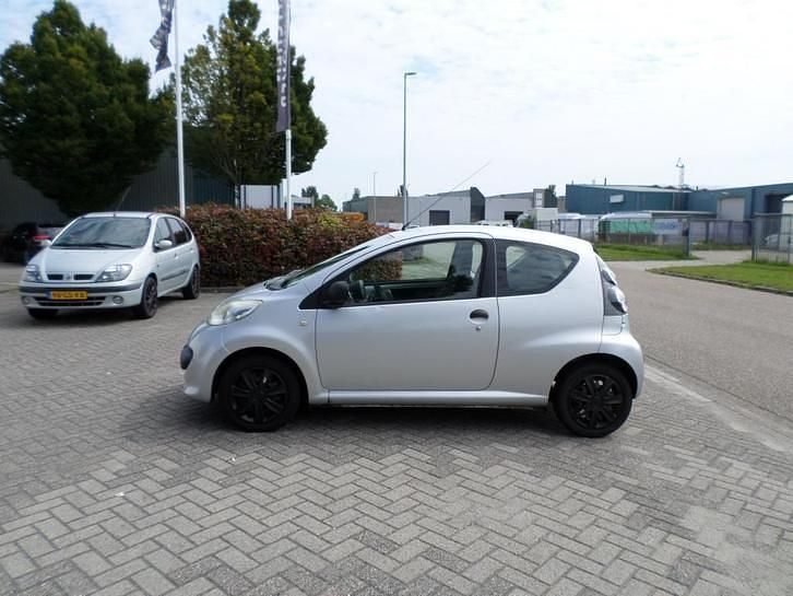 Occasion Peugeot 107 68 PK (50 kW) 2007 Grijs Hatchback