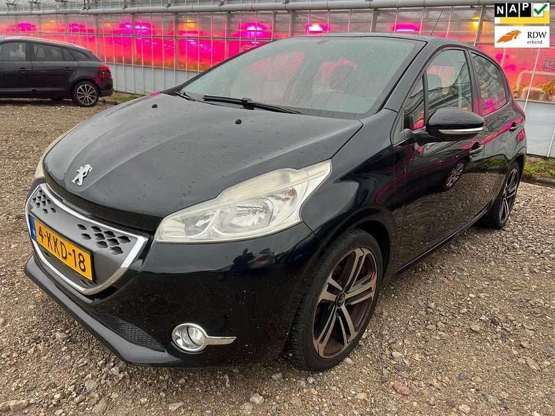 Zwart Gebruikt 2013 Peugeot 208 Hatchback | € 2.650 (Goede deal) - Afbeelding 1/4