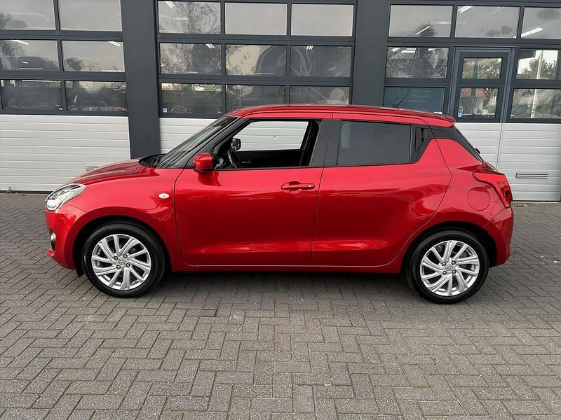 Occasion Suzuki Swift 84 PK (61 kW) 2023 Rood Hatchback