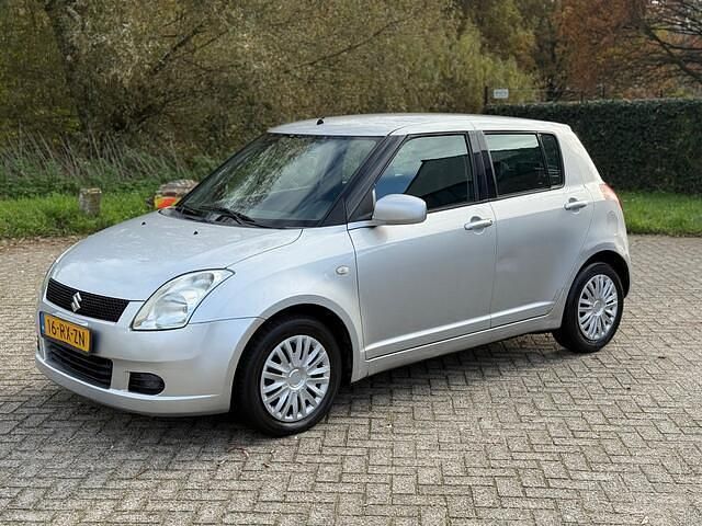 Grijs Gebruikt 2005 Suzuki Swift GLS Hatchback | € 1.250 (Super prijs) - Afbeelding 1/4