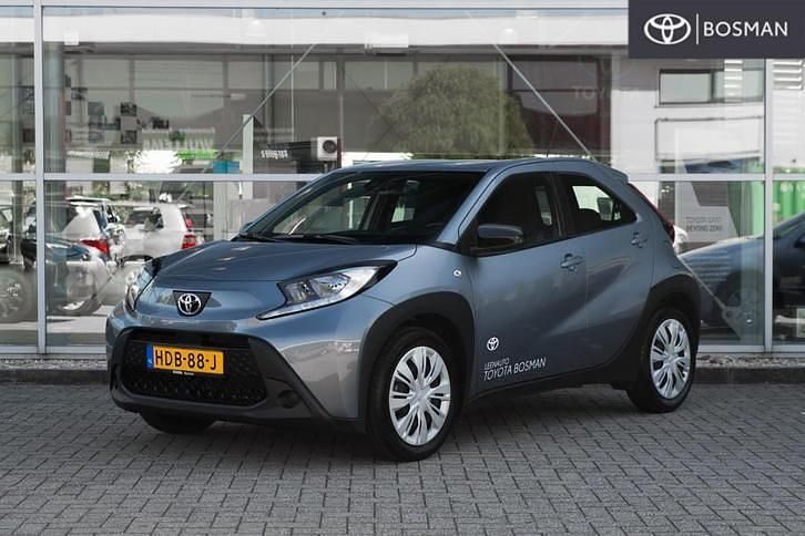 Grijs Gebruikt 2025 Toyota Aygo X Play SUV | € 18.950 - Afbeelding 1/1