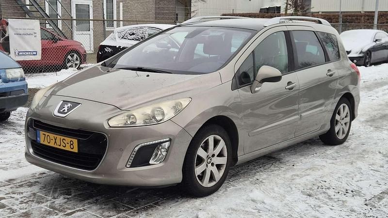 Grijs Occasion 2012 Peugeot 308 Active Sedan | € 2.750 (Eerlijke prijs) - Afbeelding 1/4