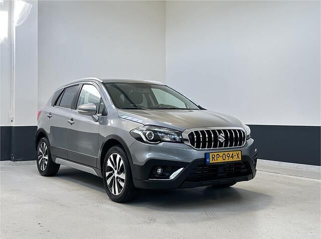 Grijs Gebruikt 2018 Suzuki SX4 S-Cross SUV | € 15.949 (Eerlijke prijs) - Afbeelding 1/4