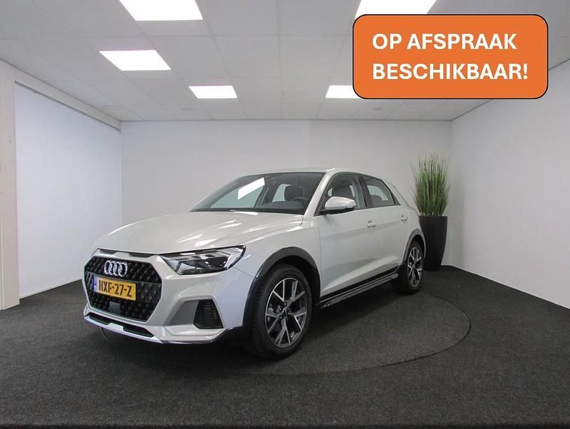Grijs Gebruikt 2024 Audi A1 Comfort Hatchback | € 34.950 (Iets duurder) - Afbeelding 1/4