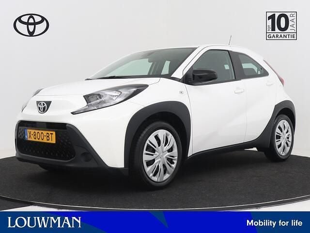 Wit Occasion 2023 Toyota Aygo X Play SUV | € 14.950 (Super prijs) - Afbeelding 1/4