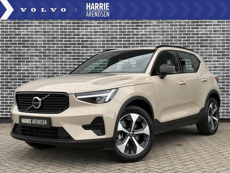 Bruin Gebruikt 2024 Volvo XC40 Plus SUV | € 42.694 (Eerlijke prijs) - Afbeelding 1/4