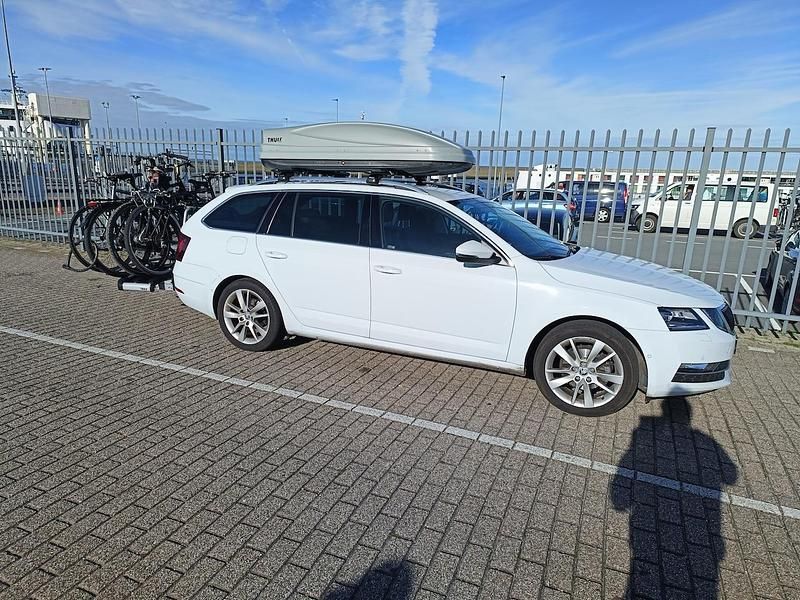 Wit (metallic) Gebruikt 2019 Skoda Octavia Business Line Stationwagen | € 15.000 (Eerlijke prijs) - Afbeelding 1/4