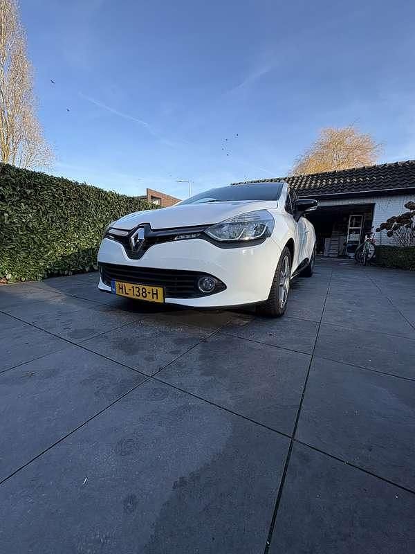 Occasion Renault Clio GrandTour Night&Day 90 PK (66 kW) 2015 Wit Stationwagen