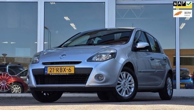 Grijs Gebruikt 2011 Renault Clio II Collection Hatchback | € 3.394 (Eerlijke prijs) - Afbeelding 1/4