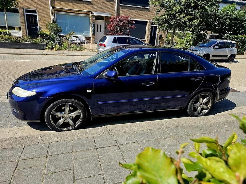 Blauw (metallic) Gebruikt 2003 Mazda 6 Active Hatchback | € 2.200 - Afbeelding 1/4
