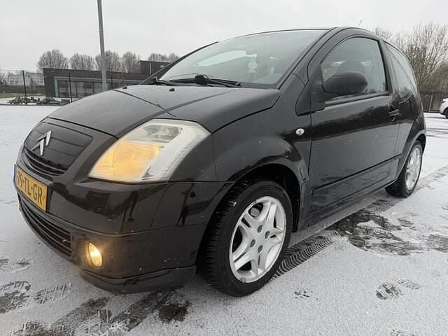 Zwart (metallic) Occasion 2006 Citroën C2 Hatchback | € 999 (Eerlijke prijs) - Afbeelding 1/4