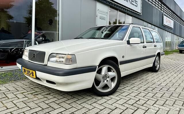 Wit Gebruikt 1994 Volvo 850 Stationwagen | € 6.990 - Afbeelding 1/4