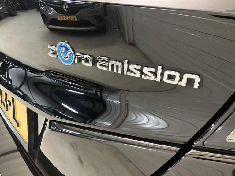 Occasion Nissan Leaf N-Connecta 110 kW (150 PK) 2019 Brilliant black m Hatchback