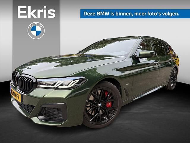 Groen Gebruikt 2023 BMW 540 M Sport Stationwagen | € 69.950 (Duur) - Afbeelding 1/2