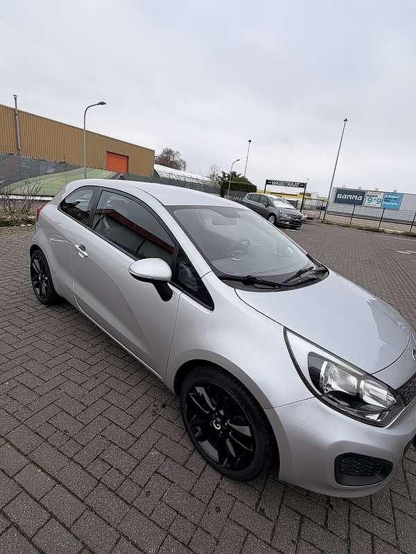 Occasion Kia Rio 86 PK (63 kW) 2012 Grijs MPV