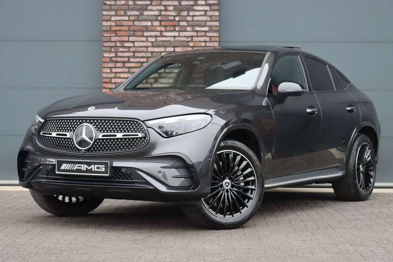 Grijs, metallic lak Gebruikt 2023 Mercedes GLC300 AMG line Coupé | € 79.500 (Iets duurder) - Afbeelding 1/4
