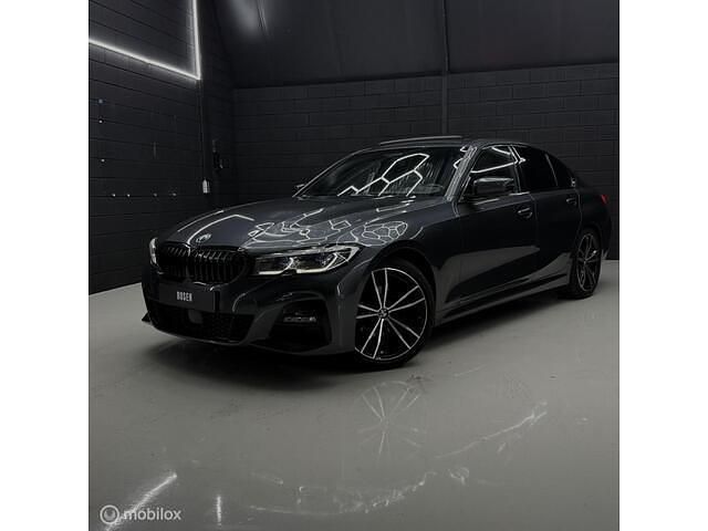 Grijs Gebruikt 2021 BMW 320 Executive Sedan | € 39.950 (Duur) - Afbeelding 1/4