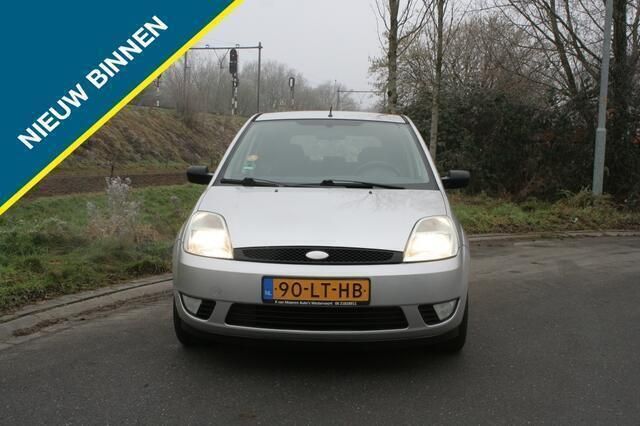 Grijs Gebruikt 2003 Ford Fiesta Trend Hatchback | € 1.249 (Eerlijke prijs) - Afbeelding 1/4