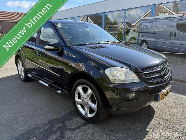 Zwart Gebruikt 2005 Mercedes 500 SUV | € 8.450 (Eerlijke prijs) - Afbeelding 1/4