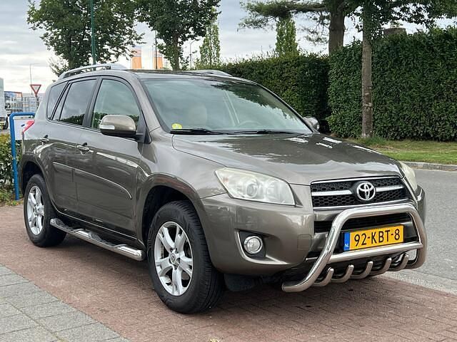 Bruin Gebruikt 2009 Toyota RAV4 Business Edition SUV | € 10.250 (Eerlijke prijs) - Afbeelding 1/4