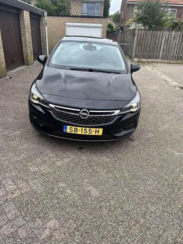 Zwart Gebruikt 2018 Opel Astra Business Hatchback | € 13.999 - Afbeelding 1/4