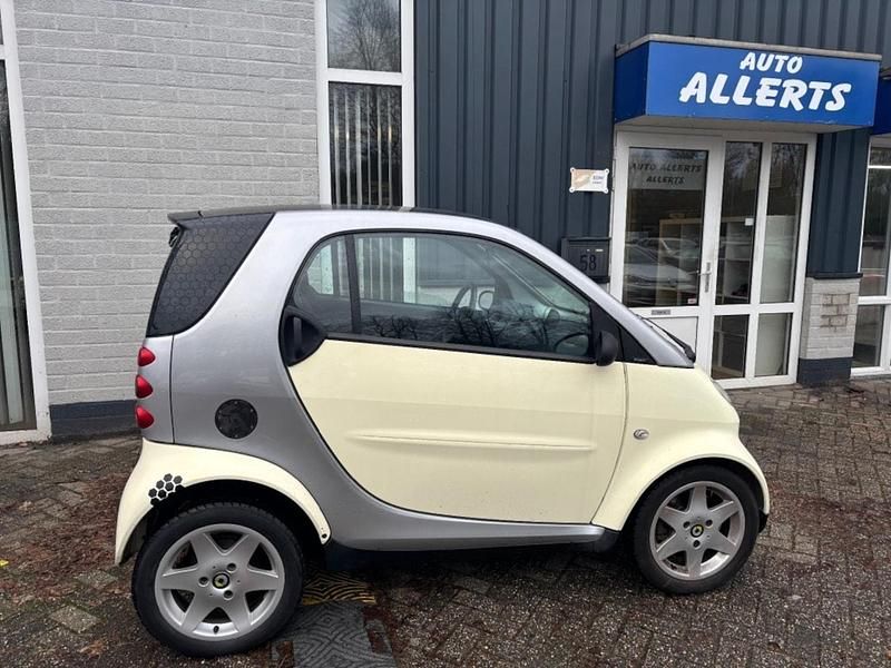 Grijs Gebruikt 2003 Smart ForTwo Coupé Pulse Hatchback | € 1.775 (Eerlijke prijs) - Afbeelding 1/4