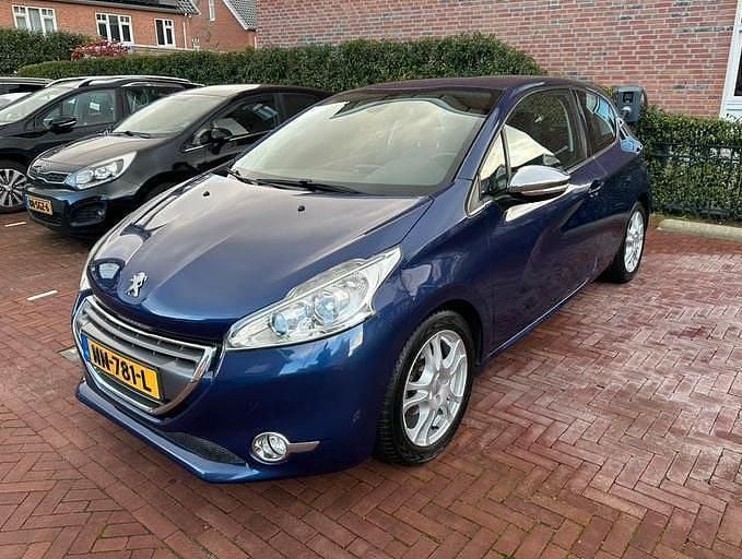Gebruikt 2012 Peugeot 208 Allure Hatchback | € 4.750 (Eerlijke prijs) - Afbeelding 1/4