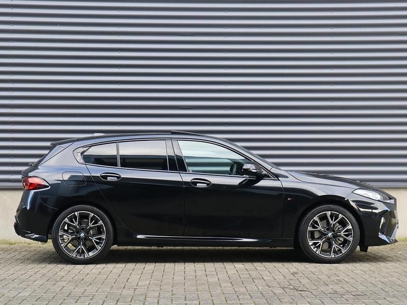Occasion BMW 120 Comfort Edition 170 PK (125 kW) 2026 Zwart Hatchback