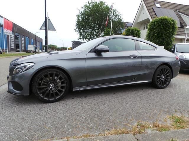 Grijs, metallic lak Gebruikt 2016 Mercedes C180 AMG line Coupé | € 24.950 (Eerlijke prijs) - Afbeelding 1/4