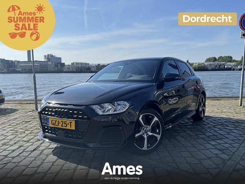 Grijs Gebruikt 2024 Audi A1 Advanced Hatchback | € 35.995 - Afbeelding 1/4
