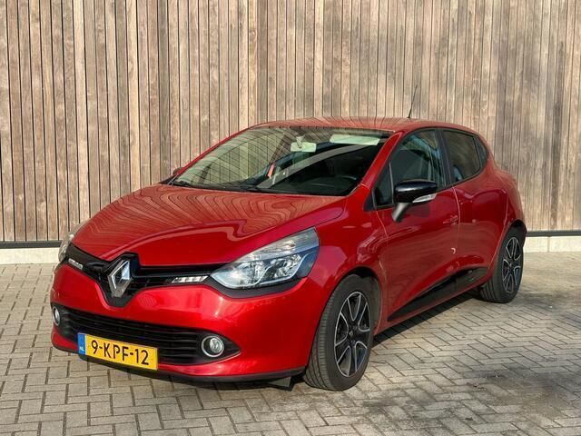 Rood Gebruikt 2013 Renault Clio IV Collection Hatchback | € 4.250 (Iets duurder) - Afbeelding 1/4