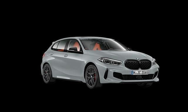 Grijs Occasion 2022 BMW M135 Hatchback | € 44.900 (Duur) - Afbeelding 1/2