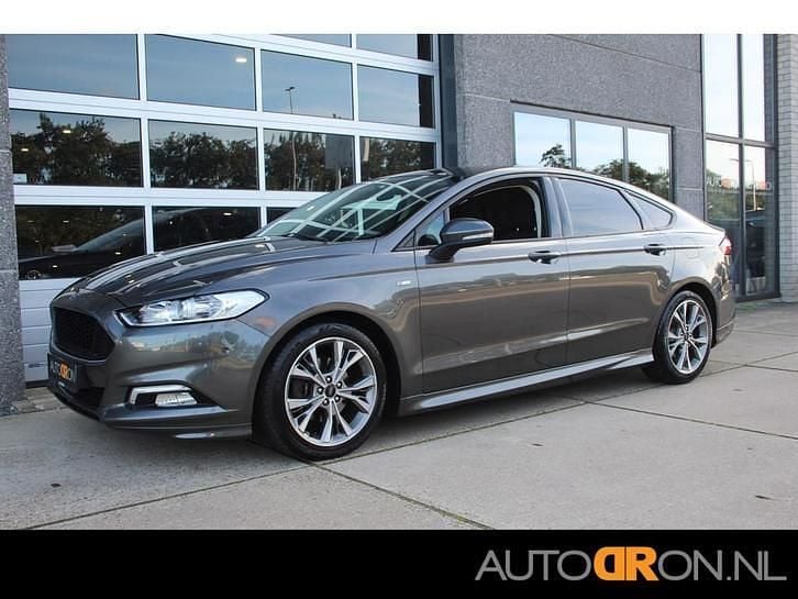 Grijs Gebruikt 2017 Ford Mondeo ST-Line Hatchback | € 14.995 (Eerlijke prijs) - Afbeelding 1/3