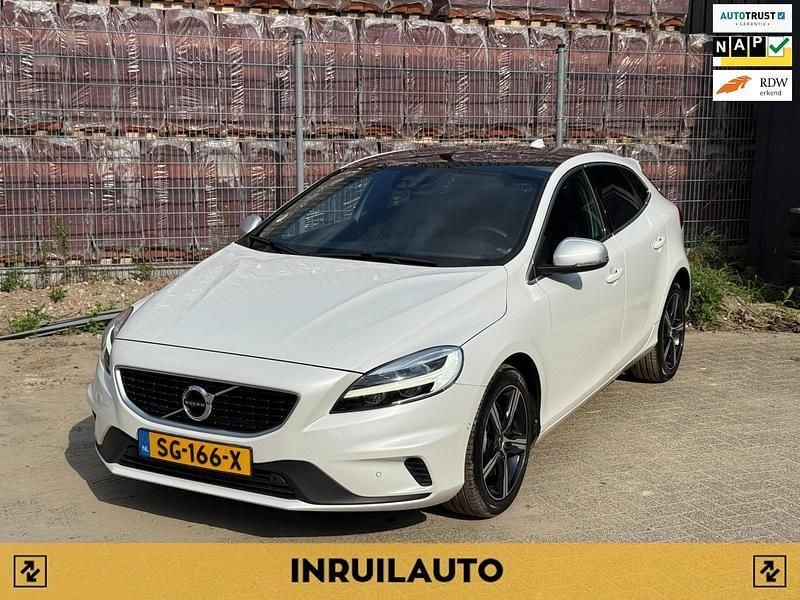 Wit Occasion 2018 Volvo V40 R-Design Stationwagen | € 16.950 (Goede deal) - Afbeelding 1/4