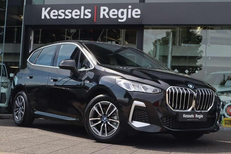 Zwart, metallic lak Gebruikt 2023 BMW 225 Active Tourer M Sport MPV | € 35.950 (Eerlijke prijs) - Afbeelding 1/4