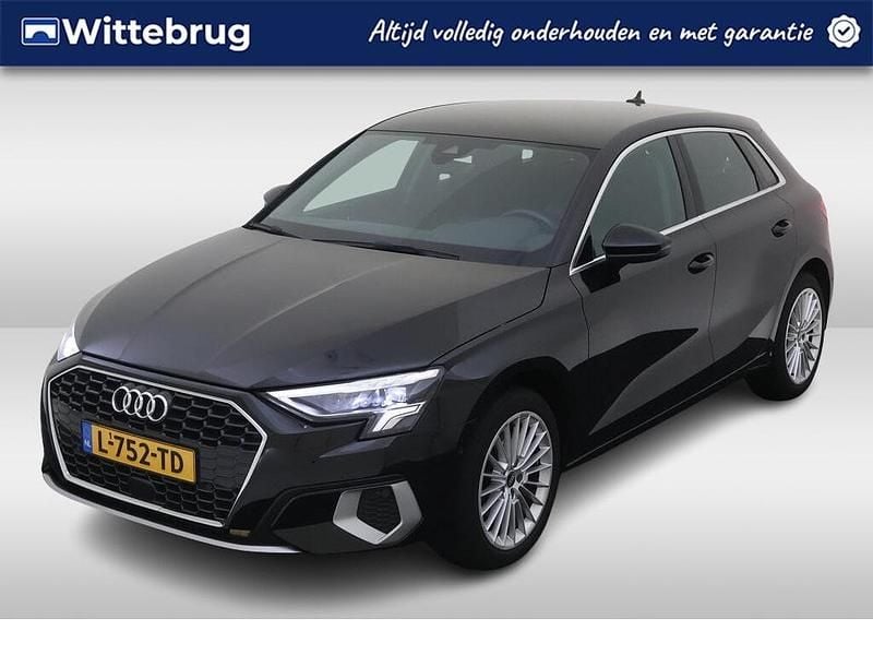 Zwart, metallic lak Gebruikt 2021 Audi A3 Sportback Advanced Hatchback | € 25.450 (Eerlijke prijs) - Afbeelding 1/2