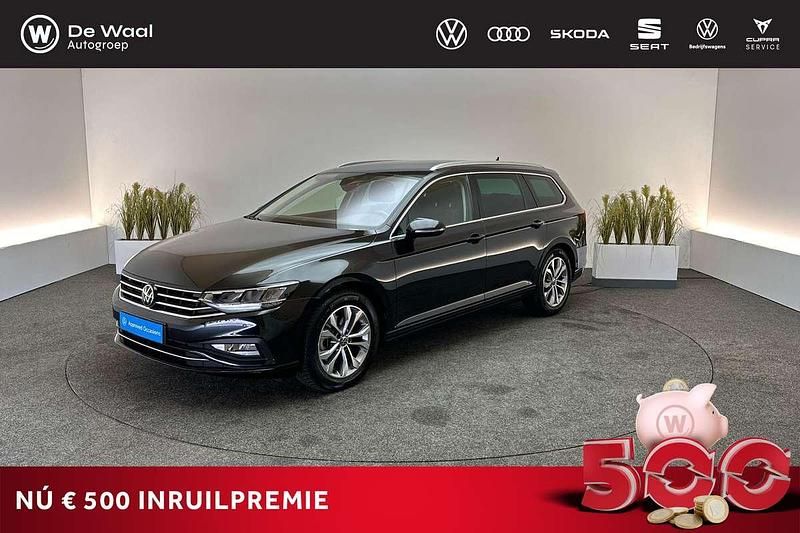 Zwart Gebruikt 2023 VW Passat Business Stationwagen | € 28.795 (Goede deal) - Afbeelding 1/3