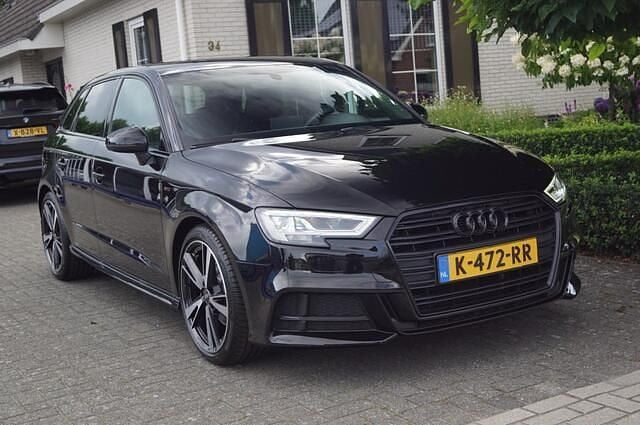 Zwart Gebruikt 2017 Audi A3 Sportback S-Line Hatchback | € 20.950 (Iets duurder) - Afbeelding 1/4