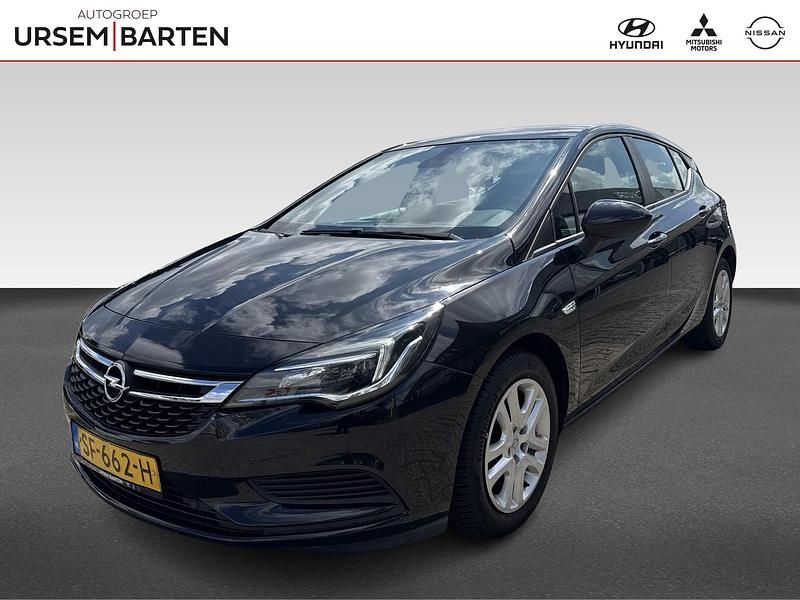 Zwart Gebruikt 2018 Opel Astra Edition Hatchback | € 9.985 (Eerlijke prijs) - Afbeelding 1/4
