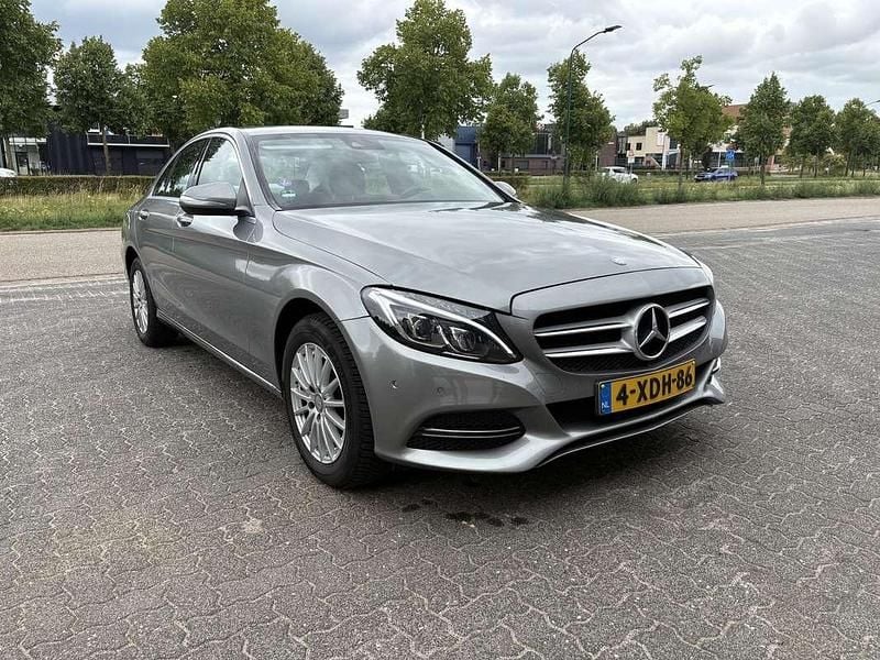 Grijs Gebruikt 2014 Mercedes C180 Edition Sedan | € 14.500 (Eerlijke prijs) - Afbeelding 1/4