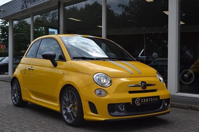 Occasion Abarth 695 181 PK (133 kW) 2011 Geel Hatchback