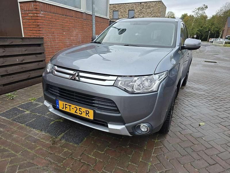 Grijs Gebruikt 2015 Mitsubishi Outlander SUV | € 8.950 (Super prijs) - Afbeelding 1/4