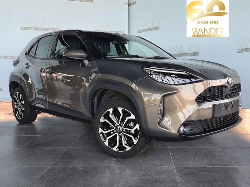 Bruin Occasion 2023 Toyota Yaris Hybrid Business Edition MPV | € 27.880 (Eerlijke prijs) - Afbeelding 1/4