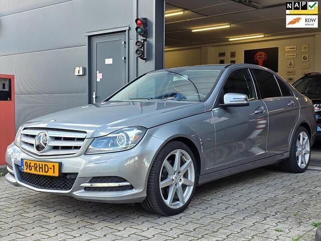 Grijs Gebruikt 2011 Mercedes C200 Avantgarde Sedan | € 9.240 (Eerlijke prijs) - Afbeelding 1/4