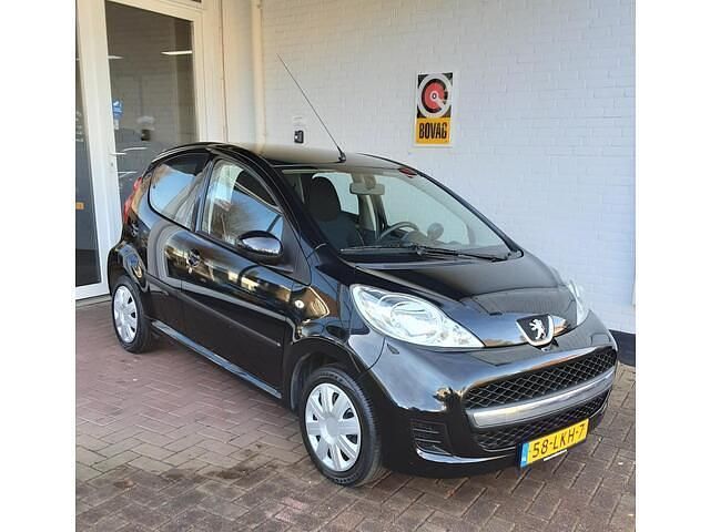 Zwart Gebruikt 2010 Peugeot 107 Urban Move Hatchback | € 3.650 (Eerlijke prijs) - Afbeelding 1/4