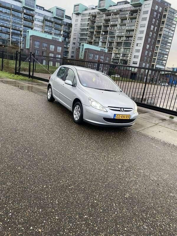 Occasion Peugeot 307 Premium 109 PK (80 kW) 2005 Zilver Hatchback