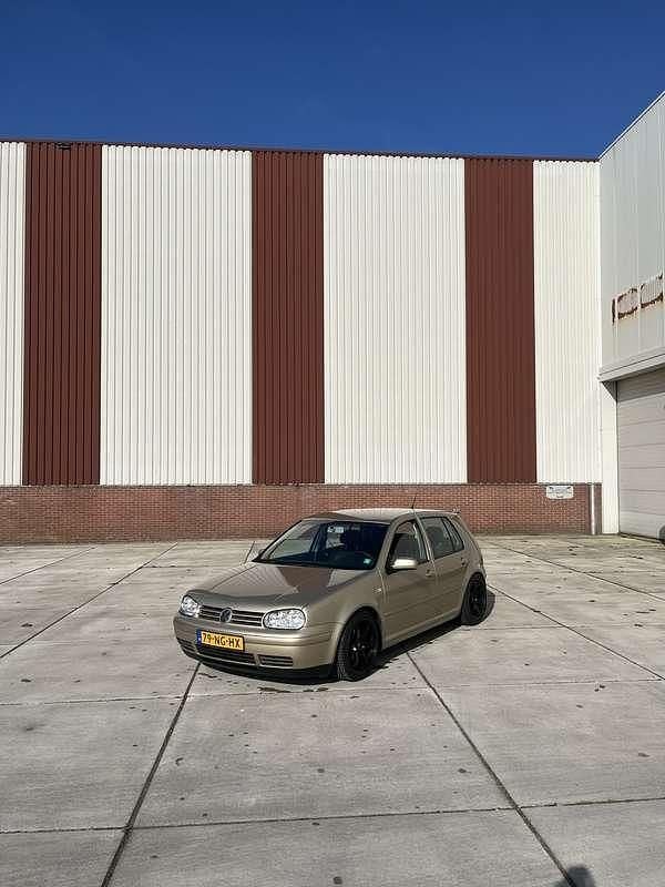 Beige Gebruikt 2003 VW Golf IV Hatchback | € 2.795 (Eerlijke prijs) - Afbeelding 1/4