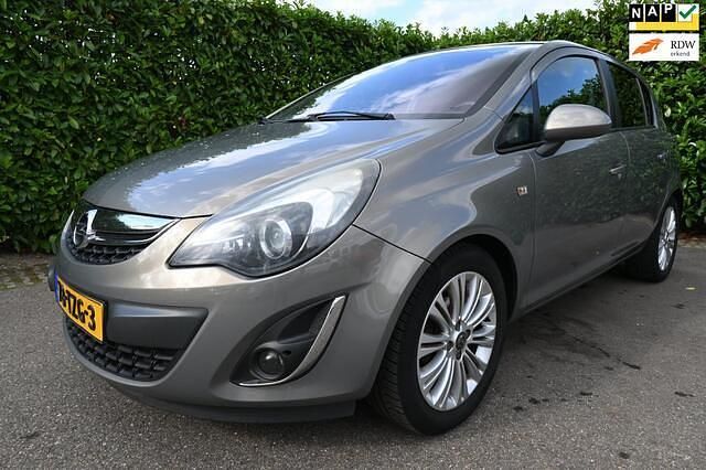 Bruin Gebruikt 2012 Opel Corsa Cosmo Hatchback | € 4.750 (Iets duurder) - Afbeelding 1/4